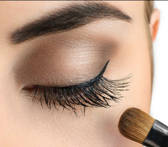 Applying Eyeshadow And Eyeliner