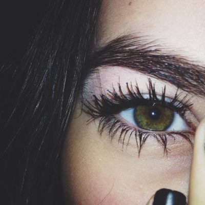 How To Apply Mascara And Curl Lashes